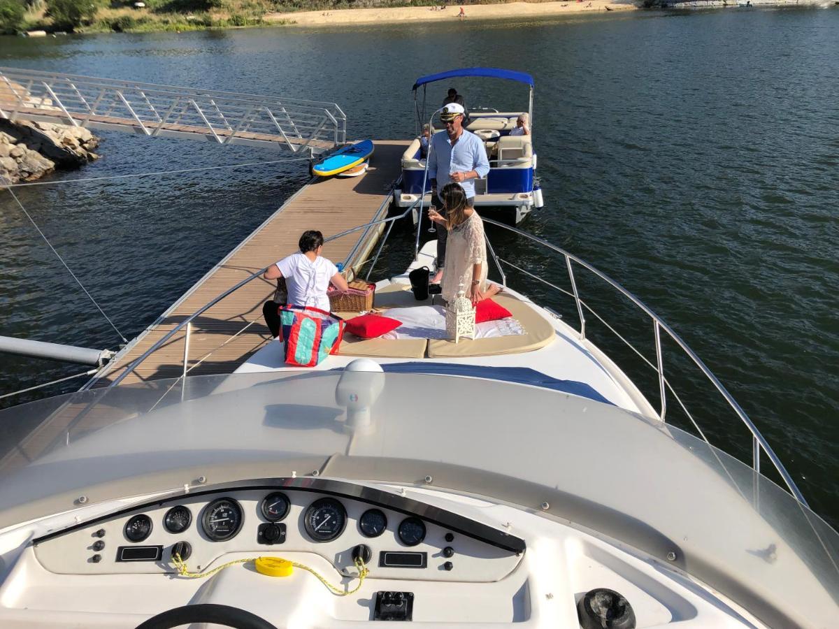 فندق Aquadouro Yacht Radames - Sleep Boat Experience قلعة بايفا المظهر الخارجي الصورة